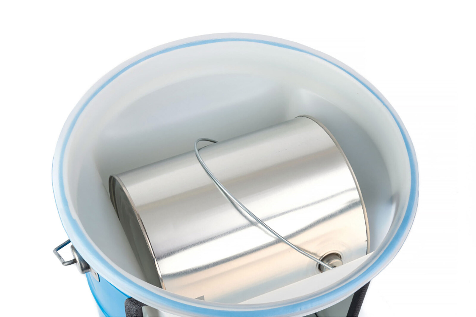 Pail liner fitted inside an open pail